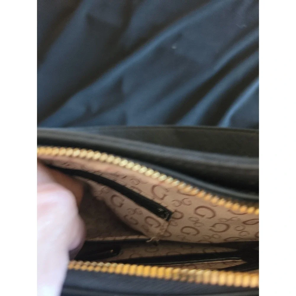 GUESS logo print hobo shoulder bag (2/19) Weekend Girliecore